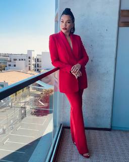 Emmy Raver-Lampman feet photo 4