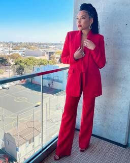 Emmy Raver-Lampman feet photo 3