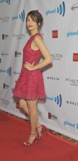 Emmy Rossum feet photo thumbnail