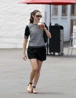 Emmy Rossum feet photo thumbnail
