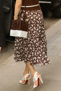 Emmy Rossum feet photo thumbnail