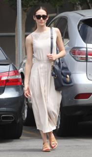 Emmy Rossum feet photo thumbnail