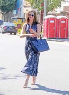 Emmy Rossum feet photo thumbnail