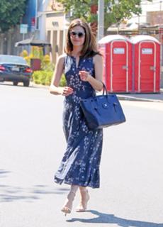 Emmy Rossum feet photo thumbnail