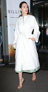 Emmy Rossum feet photo thumbnail