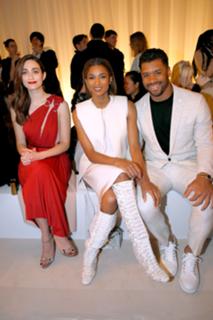 Emmy Rossum feet photo thumbnail