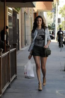 Emmy Rossum feet photo thumbnail