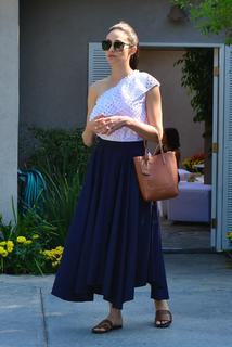 Emmy Rossum feet photo thumbnail