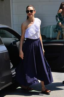 Emmy Rossum feet photo thumbnail