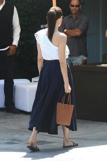 Emmy Rossum feet photo thumbnail