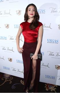 Emmy Rossum feet photo thumbnail