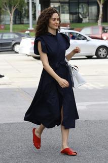 Emmy Rossum feet photo thumbnail