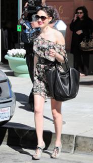 Emmy Rossum feet photo thumbnail