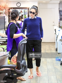 Emmy Rossum feet photo thumbnail