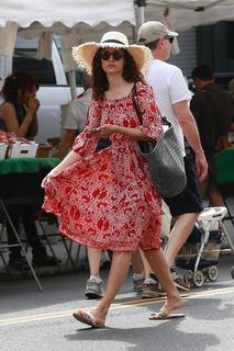 Emmy Rossum feet photo thumbnail