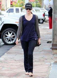 Emmy Rossum feet photo thumbnail