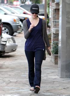 Emmy Rossum feet photo thumbnail