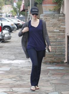 Emmy Rossum feet photo thumbnail