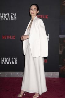 Emmy Rossum feet photo thumbnail