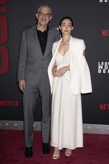 Emmy Rossum feet photo thumbnail
