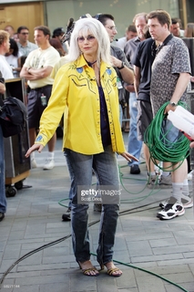 Emmylou Harris feet photo 3