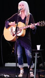 Emmylou Harris feet photo 3