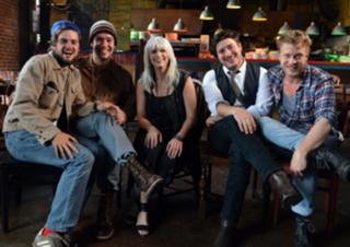 Emmylou Harris feet photo 17