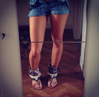 Emy Ltr feet photo 1