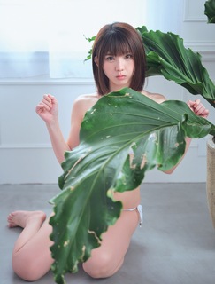 Enako feet photo 1