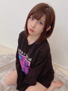 Enako feet photo 1
