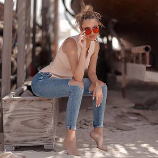 Enisa Bukvic feet photo thumbnail