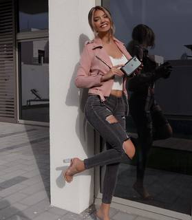 Enisa Bukvic feet photo thumbnail