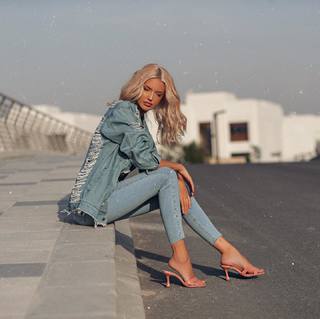 Enisa Bukvic feet photo thumbnail