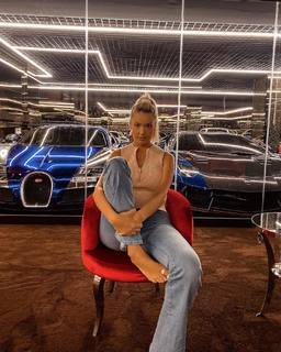 Enisa Bukvic feet photo thumbnail