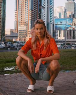 Enisa Bukvic feet photo thumbnail