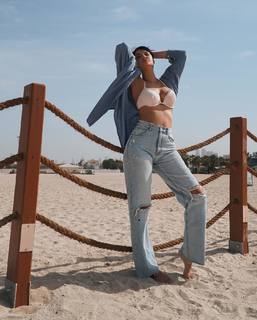Enisa Bukvic feet photo thumbnail