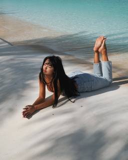 Enisa Bukvic feet photo thumbnail