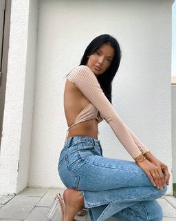 Enisa Bukvic feet photo thumbnail