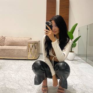 Enisa Bukvic feet photo thumbnail