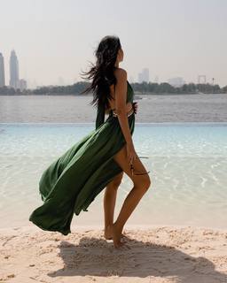 Enisa Bukvic feet photo thumbnail