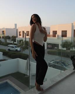 Enisa Bukvic feet photo thumbnail