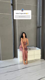 Enisa Bukvic feet photo thumbnail