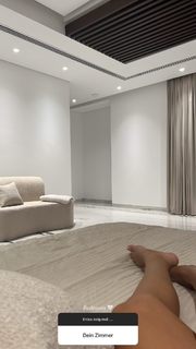Enisa Bukvic feet photo thumbnail