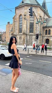 Enisa Bukvic feet photo thumbnail