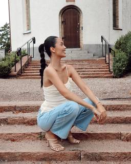 Enisa Bukvic feet photo thumbnail