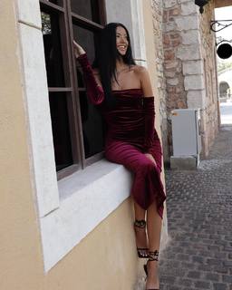 Enisa Bukvic feet photo thumbnail