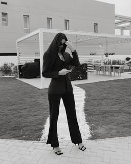Enisa Bukvic feet photo thumbnail