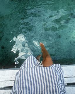 Enisa Bukvic feet photo thumbnail
