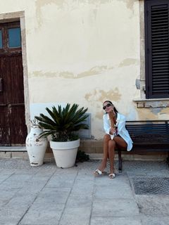 Enisa Bukvic feet photo thumbnail