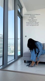 Enisa Bukvic feet photo thumbnail